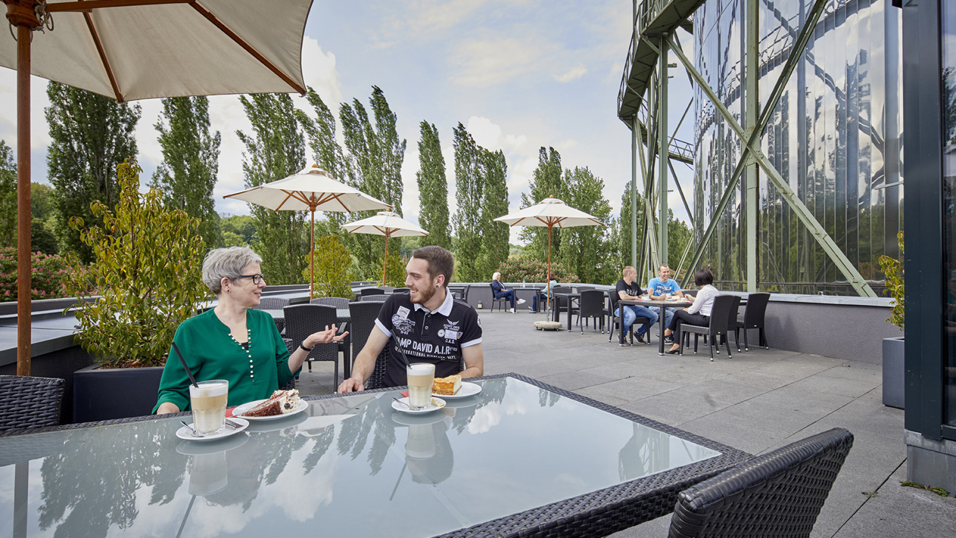Gäste auf der Dachterasse
